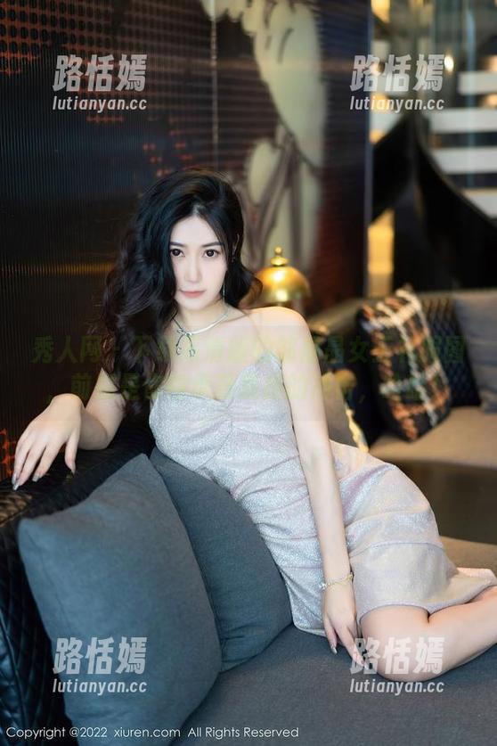秀人网 - 下载高清版的邹晶晶女王礼服图，前提是你得承受质感的冲击，哈哈！