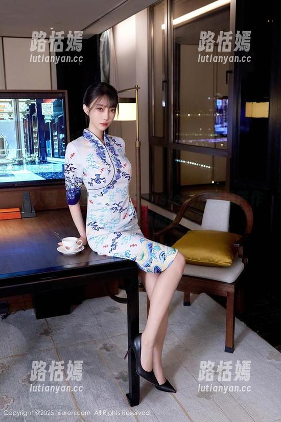 秀人网 - 为啥雯大王susie的定制吊带作品总能抓住我的目光？