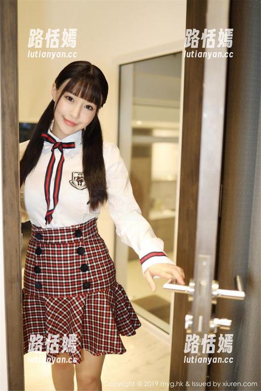 美媛馆 - 最新图册来了，伊雨蔓Fiona女王翻开的是哪一页？