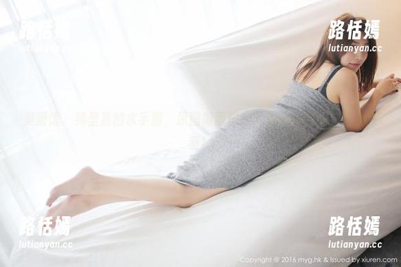 美媛馆 - 绮里嘉的水手服，原图前面再摆下这张小黑板？我爱观察！