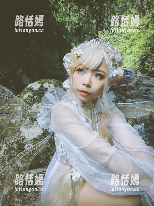 即使在办公室，自闭颜球球的最新图包也能让你不忍移开视线！