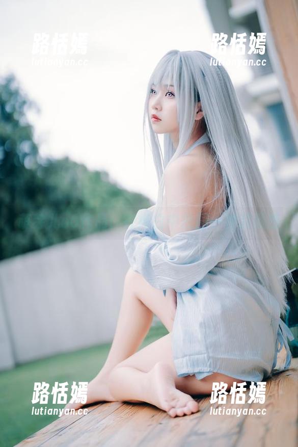萌芽儿o0作品：在纯白中找回一种超脱感