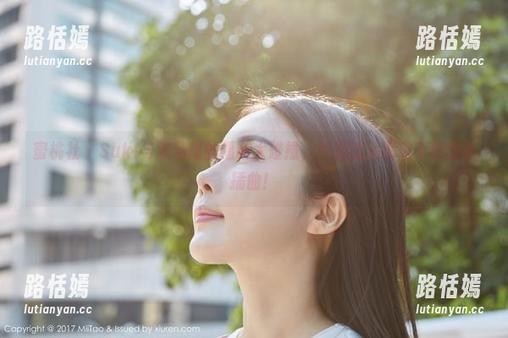 蜜桃社 - Suki与双马尾的福利大碰撞，片刻让人忍俊不禁的小插曲！