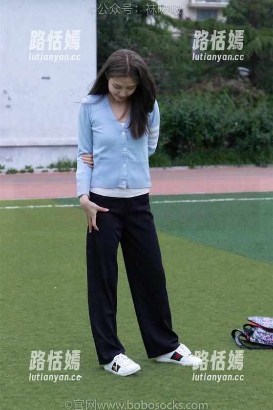 袜啵啵 - 小奶熊的校服风潮：作品集最新动态，忍不住想多说几句！