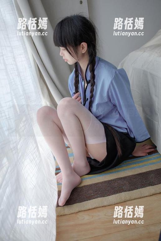 西尔酱的美图分享，春季校服让你回到高中时光，感慨万千。