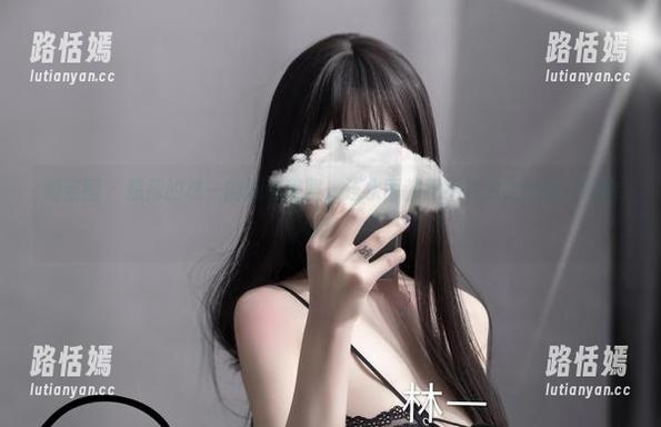 微密圈 - 超辣的林一的泳装美照，连水面都忍不住为之惊叹，哈哈哈！