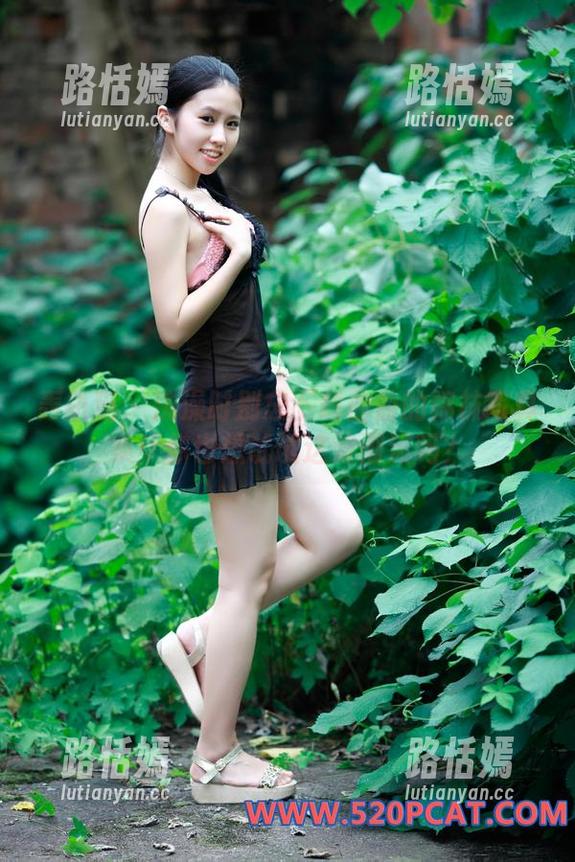 轰趴猫 - 洗澡时别忘下载曲曲的棉袜写真集！你也想试试这波潮流吗？