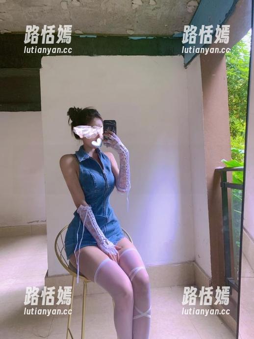微密圈 - 又是一波来自陈佩奇的白色吊带丝，图包的资源间隙总让人有些期待