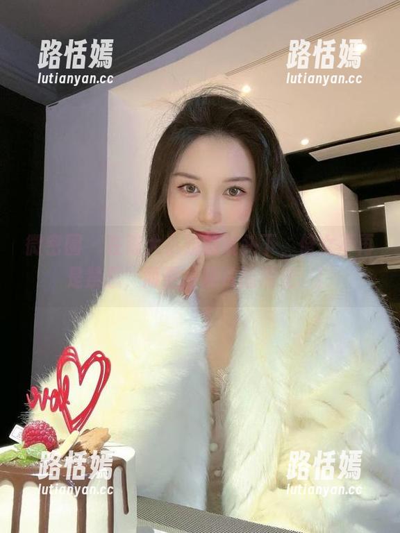 微密圈 - 在陈大小姐的镜头下，修女不再是禁忌，而是‘照片的叛逆’！