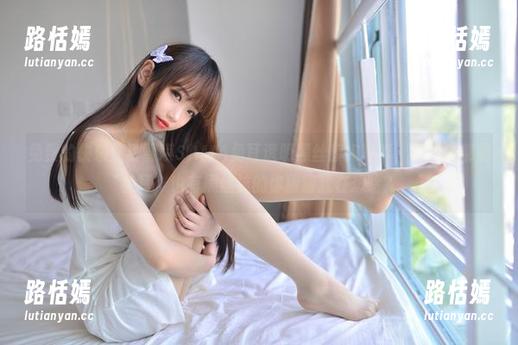 免费的快乐！看雪琪SAMA兔耳透明黑丝旗袍写真，不完全都是兔耳，也有黑丝袜的你猜猜我在想啥？