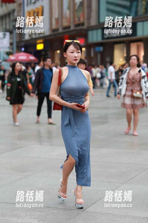 魔镜街拍 - 午后，婷婷的薄丝OL造型，快来看看这个休闲的模特儿分享！