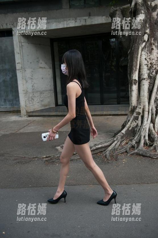 魔镜街拍 - 艾小青的原图私拍，旗袍与街道的“意外搭配”？