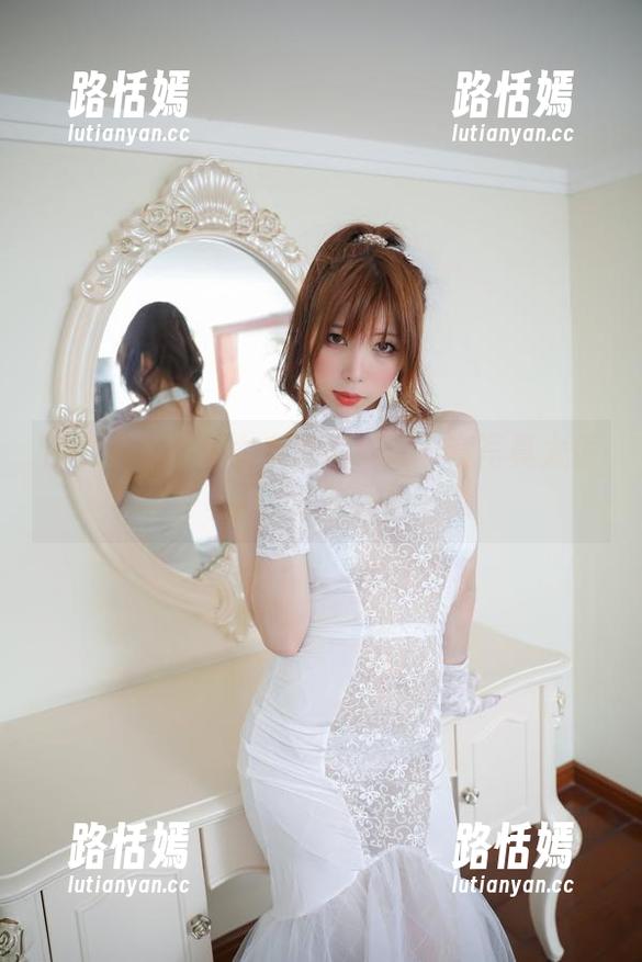 鹿野希的草莓女友来啦！这一套写真太香了，心痒痒！
