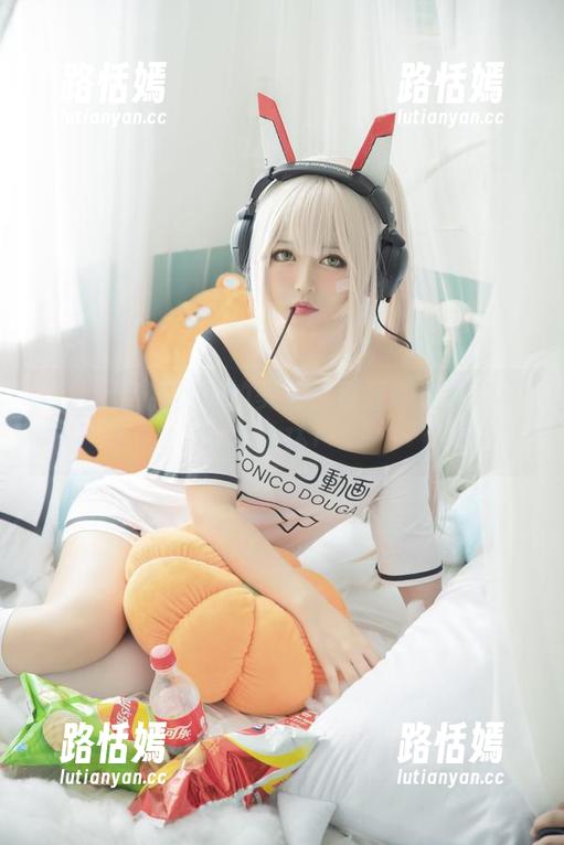精选黑猫猫ovo的美图，谁还敢说没有女神光环！